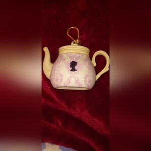 Bath & Body Works Teapot Sanitizer Case Pocketbac Holder- Cream and Purple